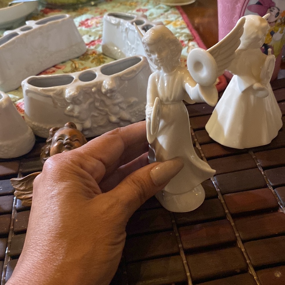 Vintage, selling as a group of angles Dresden, Midwest Japan, and flower holders - Picture 13 of 15